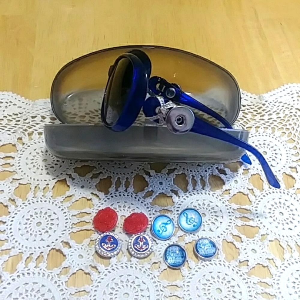 Snap jewelry sunglasses with four interchangeable snap button sets